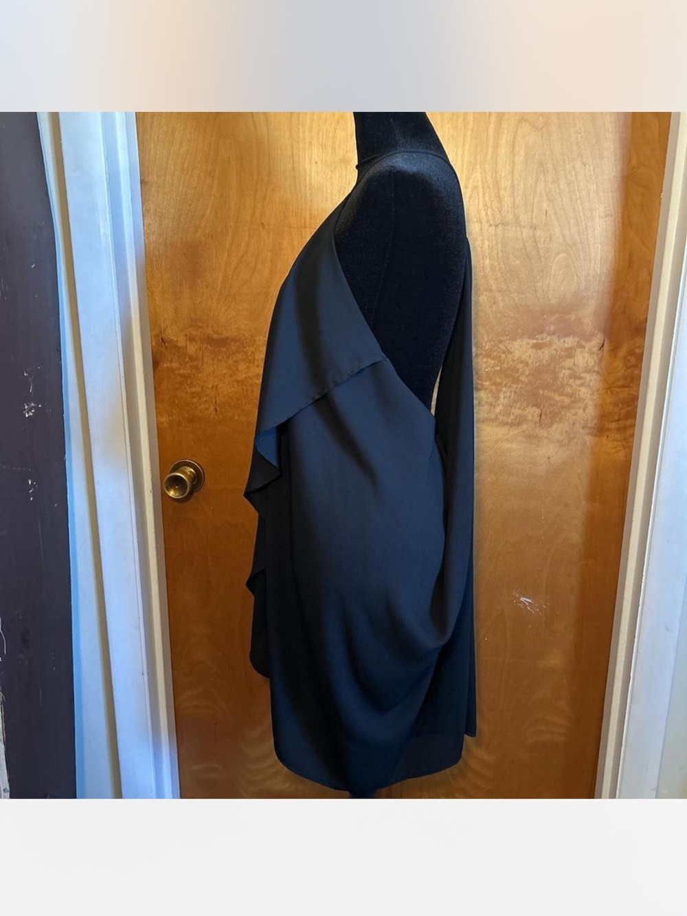Beautiful black dress - Picture 4 of 6
